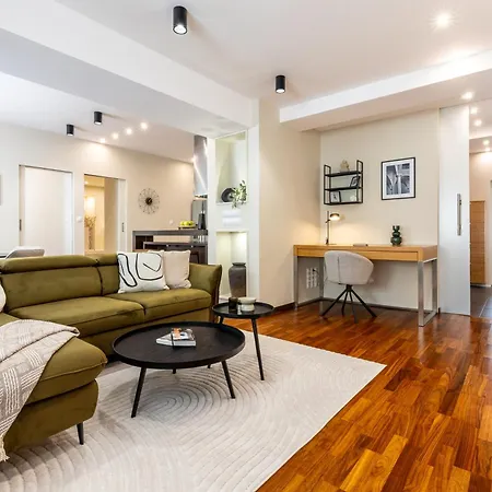 Park Angelinum-klimatizacia, Vyrobnik Ladu