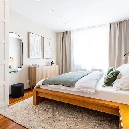 Park Angelinum-klimatizacia, Vyrobnik Ladu